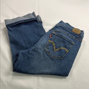 Levi's Blue Capris with Classic Denim Style